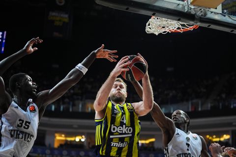 Με «λυτρωτή» Μέλι η Φενέρμπαχτσε λύγισε τη Βίρτους Μπολόνια