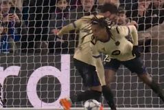 Μα τι κάνουν: Κουντέ και Τόρες τα... έχασαν και έβαλαν αυτογκόλ από τα λίγα! (vid)