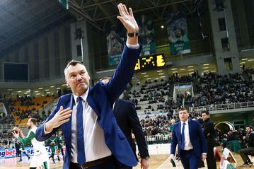 Ο Γιασικεβίτσιους πήρε «πράσινο» δώρο Χριστουγέννων και τραγούδησε «ΠΑΟ ολέ» (vid)