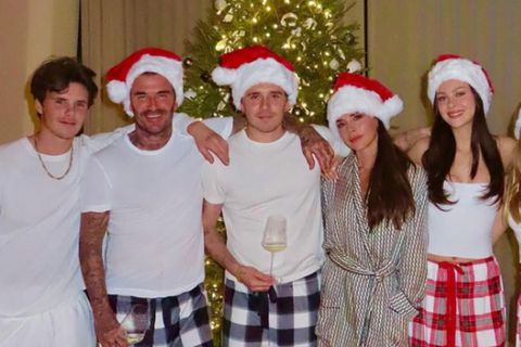 Η Χριστουγεννιάτικη φωτογραφία της οικογένειας Μπέκαμ και τα... backstage (pic/vid)