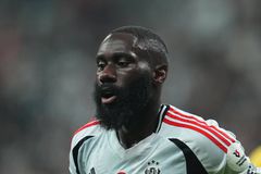 Εξαλλος ο Μαζουακού: «Ο πρόεδρος της Μπεσίκτας με κατηγορεί, θέλω να φύγω»