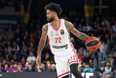 Τράβηξε τα βλέμματα με το χριστουγεννιάτικο outfit του ο Τάιλερ Ντόρσεϊ (pic)