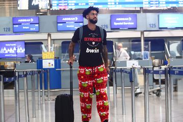 Πόσο κοστίζει το viral παντελόνι του Ντόρσεϊ με τον «Grinch»