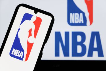 Πού θα δείτε τις μάχες του NBA