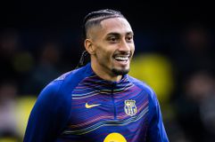 Σπουδαίος Ραφίνια: Γύρισε στην πατρίδα του για τις γιορτές και μοίρασε δώρα σε παιδιά (vid)