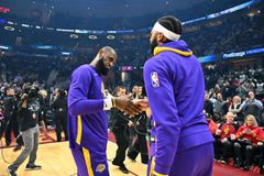 Με συλλεκτική ακυκλοφόρητη φανέλα της Λίβερπουλ ο ΛεΜπρόν Τζέιμς! (pic)