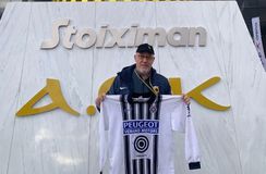 Διπλή δωρεά από τον Γιάννη Καραλή για του Μουσείο της ΑΕΚ (pic)