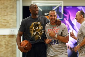 «Προσιτός, σούπερ σταρ και... Mamba»: Τρεις Έλληνες μιλούν στο Sportal για τη γνωριμία τους με τον Κόμπι Μπράιαντ