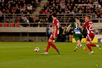 Η φάση που αποβάλλεται ο Κοστίνια - Έντονα παράπονα από τον Ολυμπιακό (gallery)