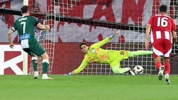 Όρθιος ο Παναθηναϊκός με Ιωαννίδη κόντρα στον Ολυμπιακό των δέκα παικτών