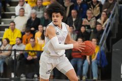 Η επιβλητική Παρί πάτησε τη Σολέ και την «έπιασε» στην κορυφή