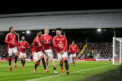 «Απέδρασε» από το Λονδίνο η Μάντσεστερ Γιουνάιτεντ με λυτρωτή Λισάντρο