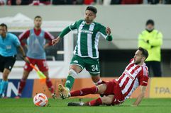 Ο Παναθηναϊκός πήρε περισσότερα απ’ όσα άξιζε και πέταξε στην ΑΕΚ το μπαλάκι του Ολυμπιακού