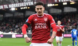 Η γκολάρα του Εμμανουηλίδη μετά την ανανέωση του συμβολαίου με τη Βέιλε (vid)