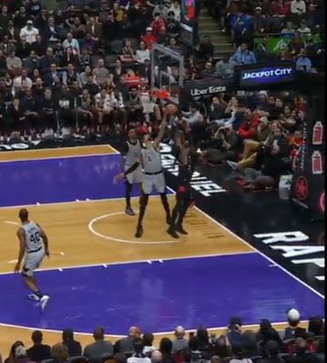 Απίθανος Γουεμπανιάμα που έκοψε αντίπαλο χωρίς καν να σηκωθεί από το παρκέ (vid)