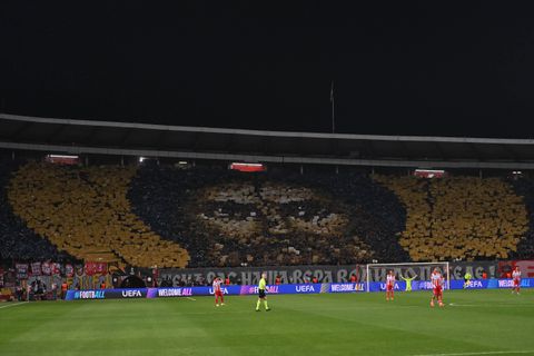 Εντυπωσιακό κορεό από τους οπαδούς του Ερυθρού Αστέρα με τον Άγιο Συμεών (vid)