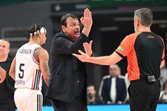 Έξαλλος ο Αταμάν με τους διαιτητές - Ζήτησε φάουλ σε προσπάθεια του Χέιζ-Ντέιβις για τρίποντο (vid)