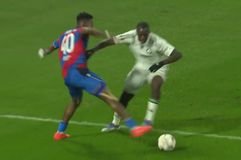 To πέναλτι που ζήτησε ο Τεττέη μετά από πτώση στην περιοχή