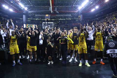 Με κόσμο στη Γερμανία για το ματς με την Άλμπα η ΑΕΚ