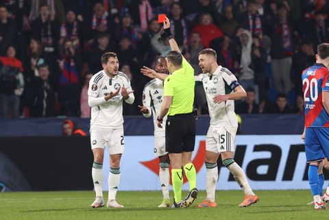 Ο Ερνάντεθ μπήκε στην παράταση και αποβλήθηκε στο 15λεπτο - Χάνει το επόμενο ματς (vid)