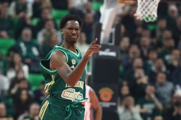 Το συγκινητικό ντεμπούτο του Χέιζ-Ντέιβις με τον Παναθηναϊκό στη EuroLeague