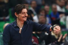 Ο Δημήτρης Γιαννακόπουλος πάτησε glass floor και χαιρέτησε τους παίκτες του Παναθηναϊκού! (vid, pics)