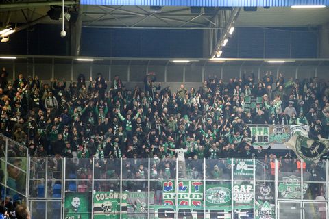 Οι οπαδοί του Παναθηναϊκού στις εξέδρες της έδρας της Βικτόρια Πλζεν (vid)