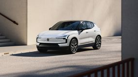 Volvo EX30: Αισθητικό φρεσκάρισμα και νέα εισαγωγική έκδοση