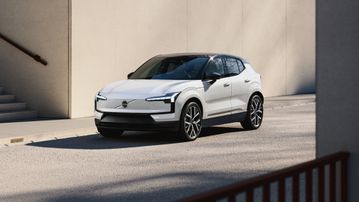 Volvo EX30: Αισθητικό φρεσκάρισμα και νέα εισαγωγική έκδοση