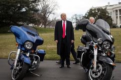 Ακυρώνονται οι δασμοί Τραμπ. Τι σημαίνει για τη βιομηχανία μοτοσικλέτας;