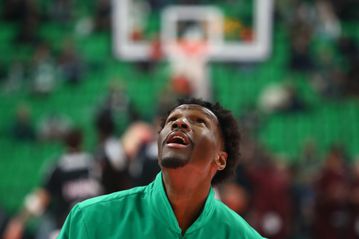 Τρέλα με Χέιζ-Ντέιβις στην «πρώτη» του στο Telekom Center Athens!