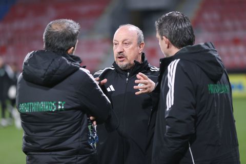 Δίνουν οι καθηγητές εξετάσεις; Ναι, στην περίπτωση του Μπενίτεθ