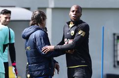 Από τα Σπάτα έφυγαν οι δύο βασικοί ακραίοι μπακ, αλλά έμειναν οι δύο που θα διεκδικήσουν τις θέσεις