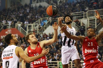 O Ολυμπιακός υποδέχεται τον ΠΑΟΚ, το Περιστέρι φιλοξενεί τον Κολοσσό και με νίκη «κλειδώνει» την τετράδα