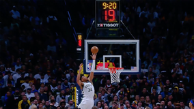 Ο Αντετοκούνμπο παραλίγο να αγγίξει το ταμπλό! Από την πάνω μεριά… (vid)