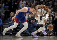 Πάλεψε μόνος του στο Ντένβερ ο Αντετοκούνμπο και οι Νάγκετς του Γιόκιτς διέλυσαν τους Μπακς (vid)