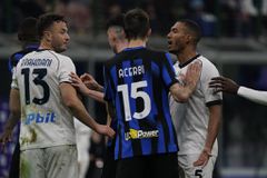 Έσπασε τη σιωπή της η σύζυγος του Ατσέρμπι για την υπόθεση ρατσιστικής επίθεσης στον Ζεσούς: «Με τις υγείες σας, σε εκείνους που προσβάλλουν οικογένειες»