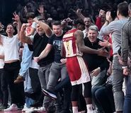 Τρελάθηκε ο Κάνααν: Έβαλε τρίποντο και άρχισε τις χειραψίες με το κοινό την ώρα του αγώνα (vid)