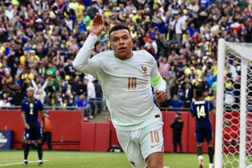 Με ηγέτη τον Εμπαπέ, η Γαλλία των δέκα παικτών «λύγισε» τη Βραζιλία