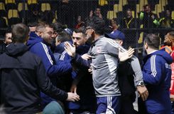 Εκνευρισμός στον Ολυμπιακό για την ατμόσφαιρα στο «Βικελίδης»: Λεκτικές επιθέσεις και ρίψεις αντικειμένων από 100 οπαδούς του Άρη μέσα στο γήπεδο