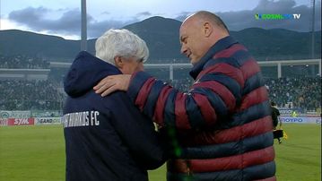 Ο Μπέος κατέβηκε μέχρι τον αγωνιστικό χώρο για να συγχαρεί τον Γιοβάνοβιτς: «Εύχομαι μέσα από την καρδιά μου...» (vid)