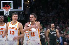 O ψυχρός Τρέι Γιανγκ εκτέλεσε τους Σέλτικς και οι Χοκς επιστρέφουν στην Ατλάντα για την ισοφάριση (vids)