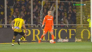 Σοβαρό λάθος Κοτάρσκι, αστοχεί σε κενή εστία ο Γιόνσον