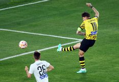 Απίθανη γκάφα του Κοτάρσκι, ο Τσούμπερ άνοιξε το σκορ στο 21' και ο Μουκουντί στο 24' έγραψε το 2-0! (vid)