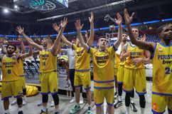 Τρομερές στιγμές στο Βελιγράδι: Ο κόσμος του Περιστερίου αποθέωσε την ομάδα μετά τον ημιτελικό του BCL (vid)