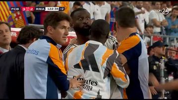 Μπαρτσελόνα - Ρεάλ Μαδρίτης: Αποβλήθηκε ο Ρούντιγκερ για ρίψη αντικειμένου στον διαιτητή και τρελάθηκε!