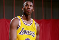 Κόμπι Μπράιαντ: Η φανέλα της rookie σεζόν του στους Λέικερς, μόλις πουλήθηκε σε εξωφρενική τιμή και ξεπέρασε εκείνη του Τζόρνταν!