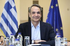 Στο «χαρτί» των φοροελαφρύνσεων ποντάρει η κυβέρνηση: Ποια μέτρα είναι στο τραπέζι