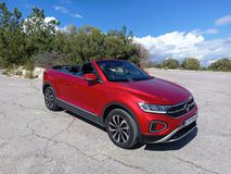 Στο τιμόνι του VW T-Roc cabrio 1.5 TSI