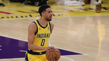 Επιστρέφει στο γήπεδο ο πατέρας του Χαλιμπάρτον, μετά τον καυγά με τον Αντετοκούνμπο!